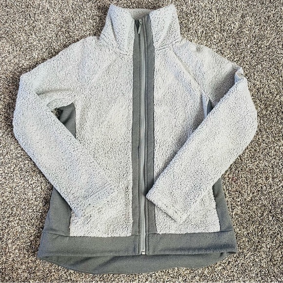 Small North Face Jacket - Picture 6 of 8